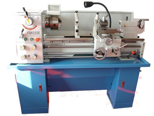 Cq6232e CNC tokarka metalowa Precyzyjna tokarka metalowa o wysokiej prędkości antywibracyjnej