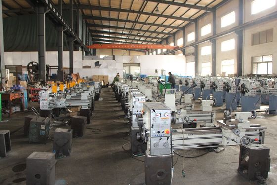 C6241 CNC tokarka metalowa 230 V konstrukcja z podwójną ścianą metalowa tokarka stołowa